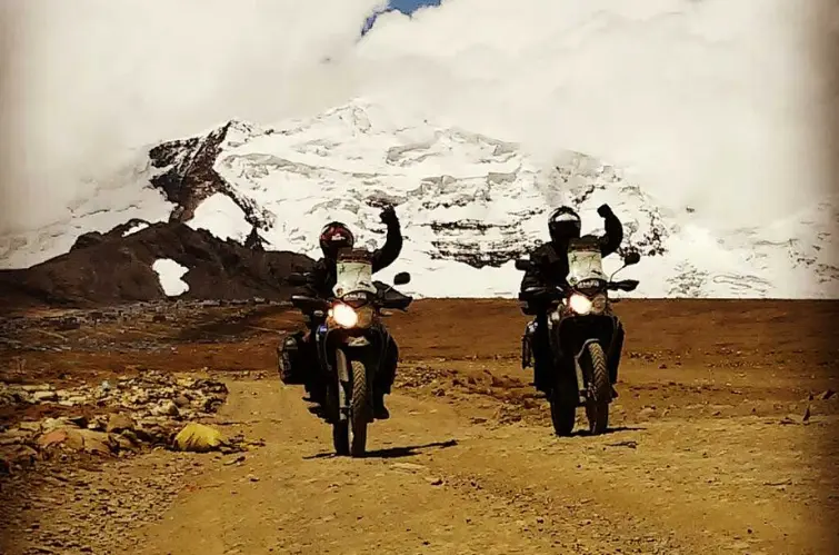 Peru proíbe garupa em motos em áreas sob estado de emergência e alerta motoviajeiros