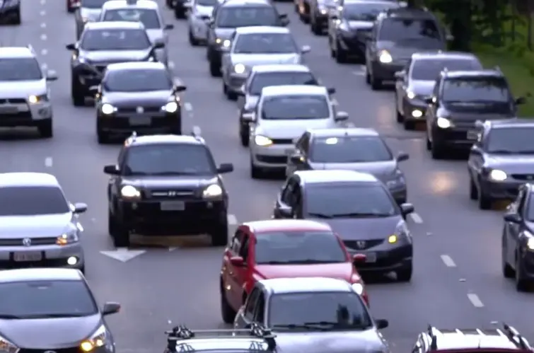 Branco, preto e prata dominam frota brasileira em 2025