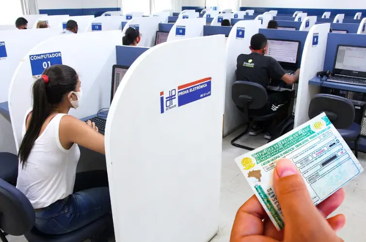 Governo propõe aulas teóricas para tirar CNH já no Ensino Médio