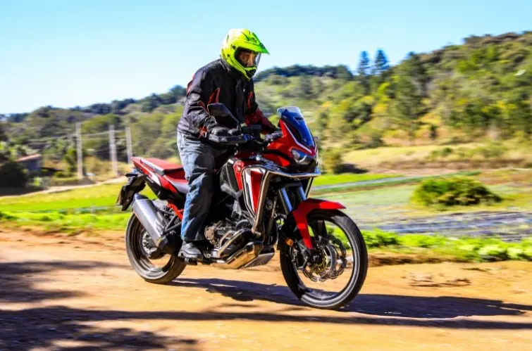 Honda convoca recall da Africa Twin por falha em interruptor do punho esquerdo