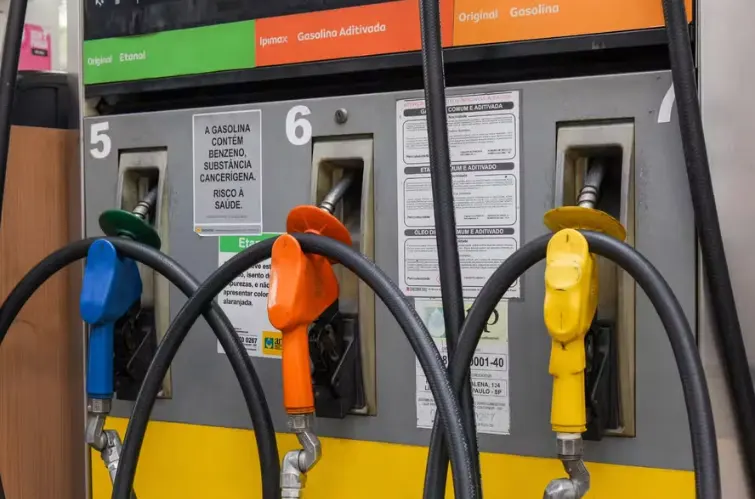 Gasolina aditivada vale a pena? Veja mitos e verdades sobre o combustível