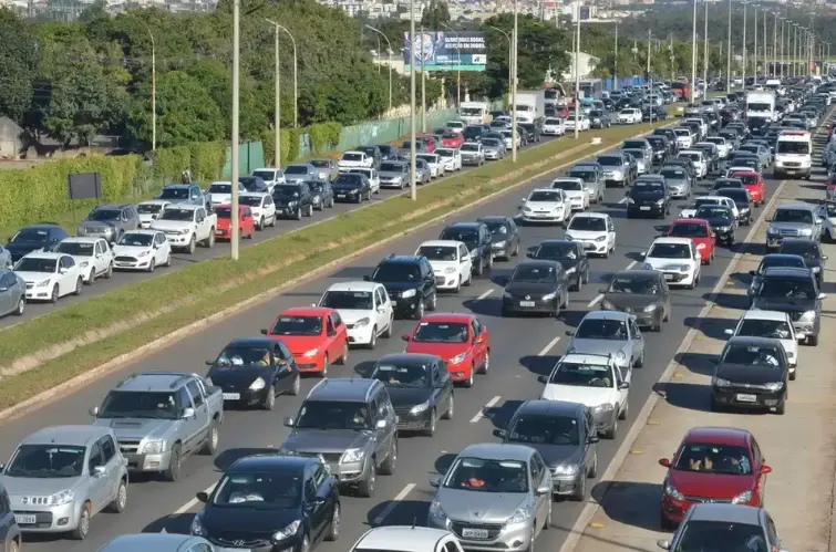 Projeto quer zerar IPVA para carros com mais de 10 anos; veja como funcionaria a proposta