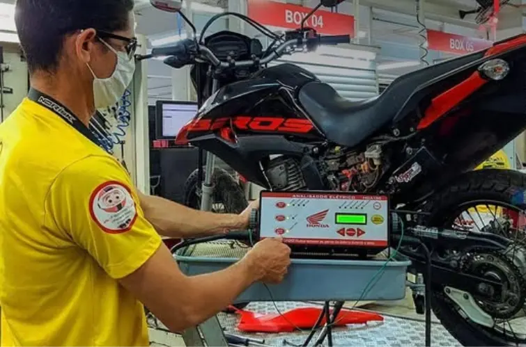 Mastter Moto realiza teste gratuito de bateria e oferece reposição imediata para motos Honda