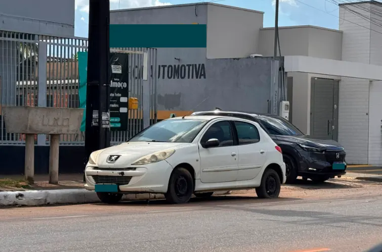 Homem deixa carro para lavar em lava jato e não busca o veículo há dois anos em Porto Velho