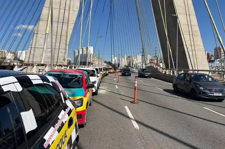 Autoescolas fazem protestos em todo o país contra proposta que pode tornar aulas opcionais