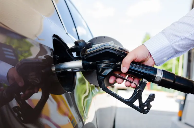 Governo quer aumentar etanol na gasolina para 35%, mas especialistas alertam para riscos aos motores