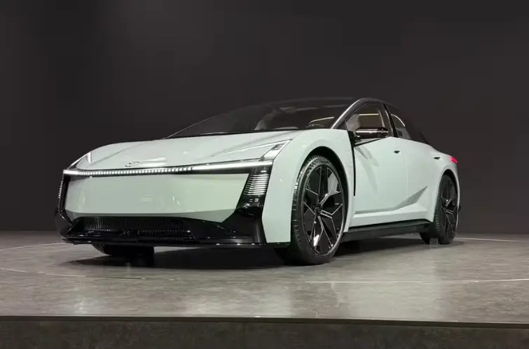 Novo Toyota Corolla deixa de lado o estilo conservador e aposta em visual moderno em futura geração