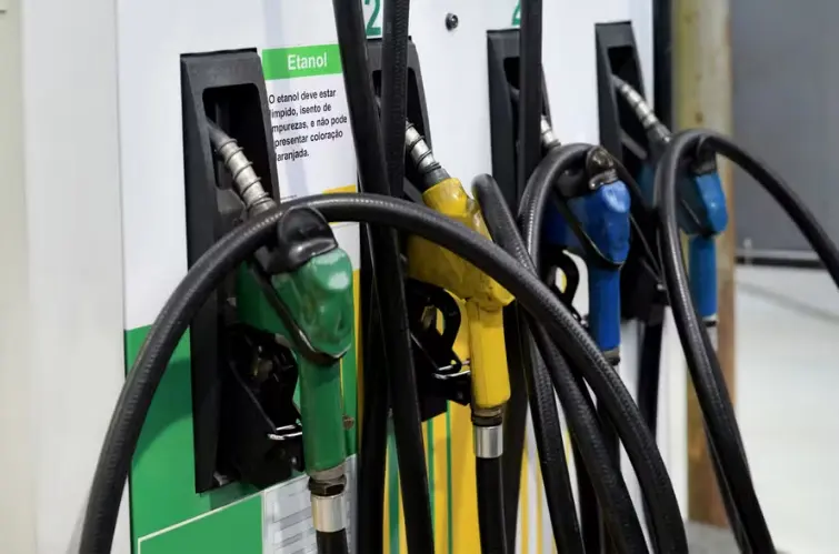 Brasil tem chance de poluir menos sem depender tanto de carros elétricos