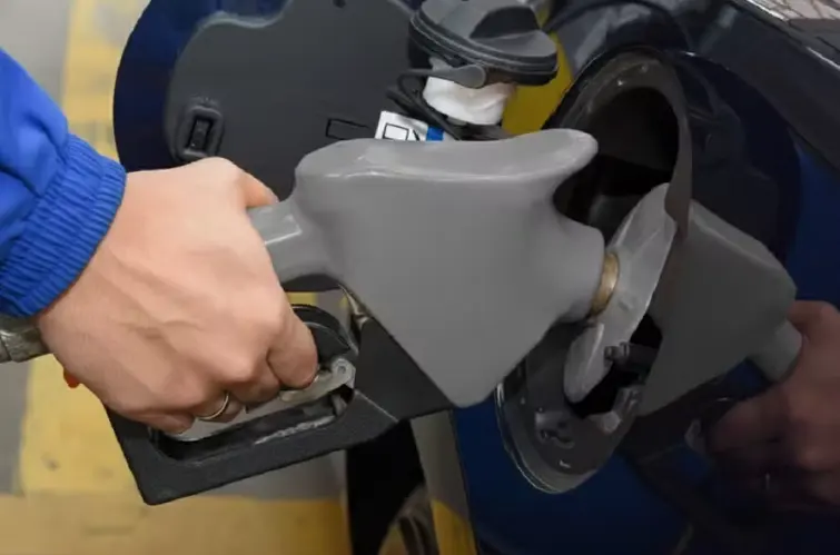 Saiba os prejuízos que o combustível adulterado pode causar ao seu carro