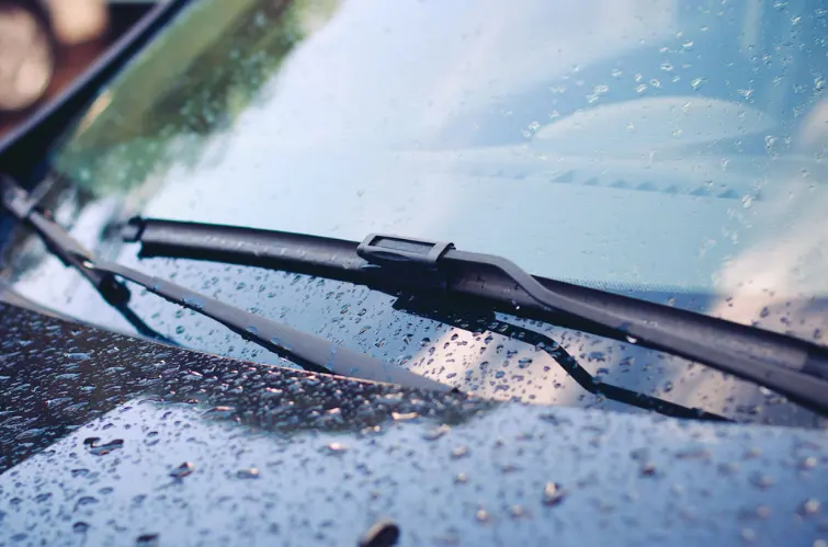 Entenda como o limpador de para-brisa pode render multa e até retenção do veículo