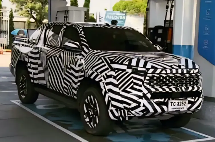 Toyota Hilux 2027 aparece em testes com motor diesel híbrido leve