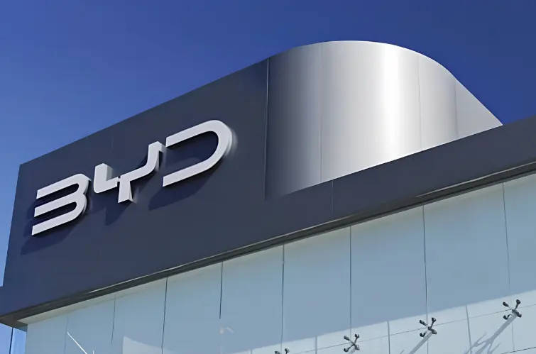 Influencer é condenado a pagar milhões após críticas contra a BYD na China
