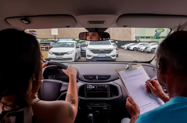 Exame toxicológico para tirar primeira CNH de carro e moto entra em vigor