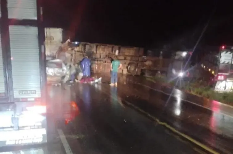 Casal fica em estado grave após colisão envolvendo três veículos em Candeias do Jamari