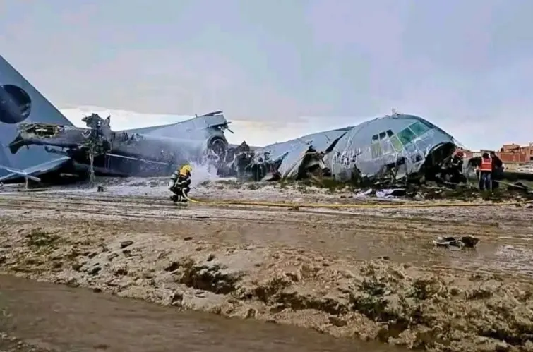 Avião militar que caiu transportava dinheiro e cerca de 30% da carga foi furtada