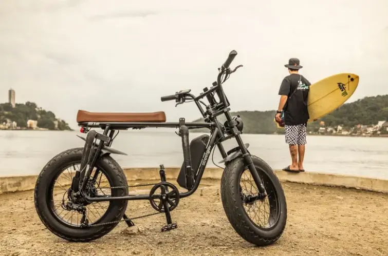 Alto custo para manter carro impulsiona uso de bicicletas elétricas e autopropelidos no Brasil