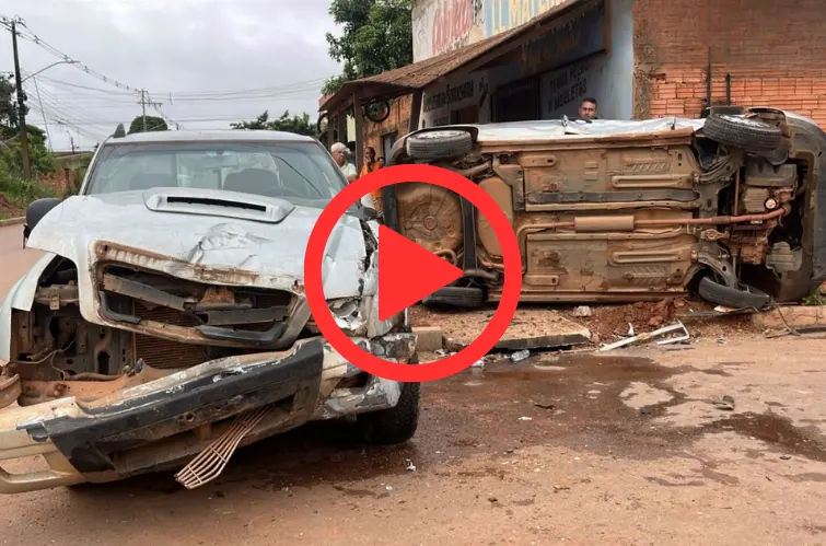 Capotamento entre dois veículos deixa mulher com traumatismo craniano na zona Leste de Porto Velho