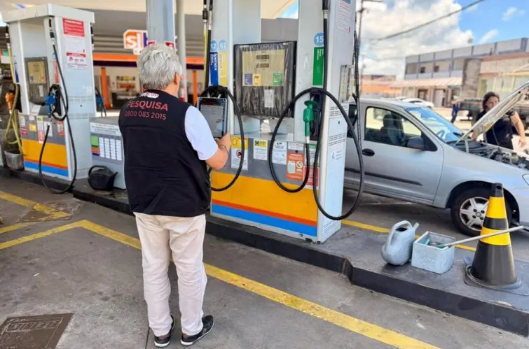 Medida prevê multas de até R$ 500 milhões por aumento abusivo ou recusa na venda de combustíveis